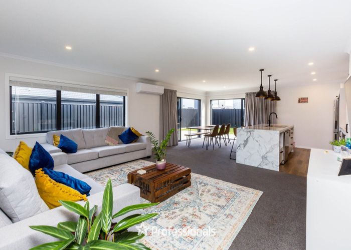  at 18 Castletown Street, Wallaceville, Upper Hutt, Wellington