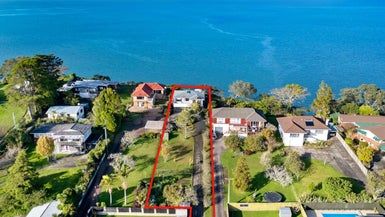  at 28 Cliff View Drive, Green Bay, Auckland