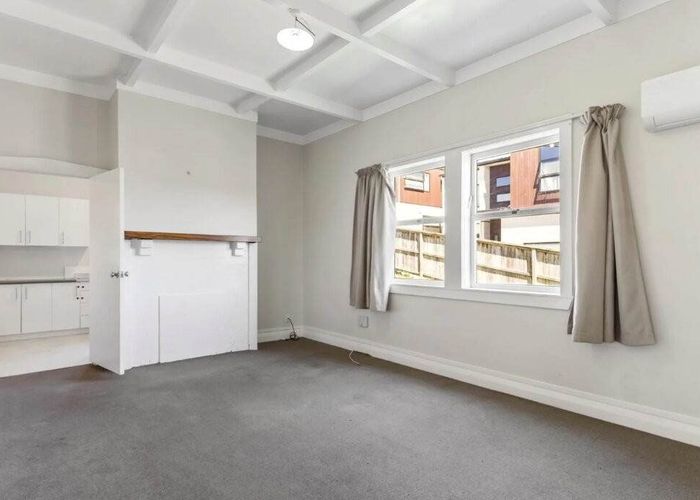  at 8 Corunna Road, Milford, North Shore City, Auckland