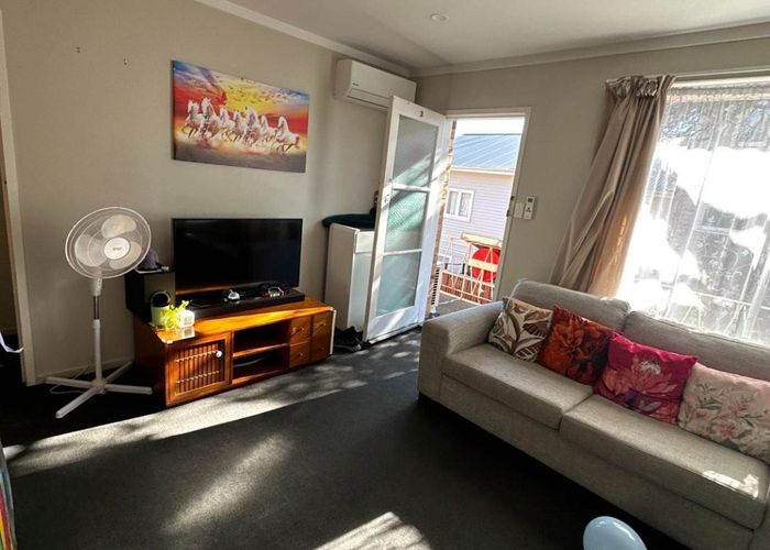  at 2/17 Renfrew Avenue, Sandringham, Auckland City, Auckland