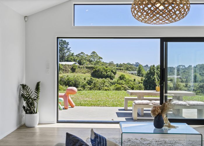  at 52 Masons Road, East Tamaki Heights, Manukau City, Auckland