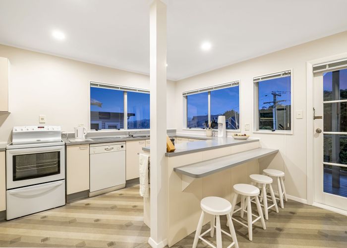  at 76 Bayview Road, Paremata, Porirua, Wellington