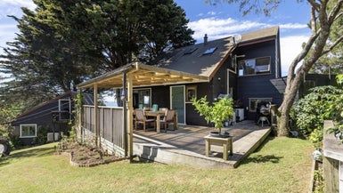  at 3 Laingholm Drive, Laingholm, Auckland