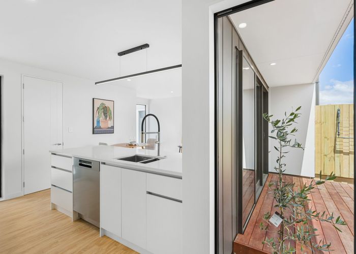  at 2/5 Clarence Street South, Addington, Christchurch City, Canterbury