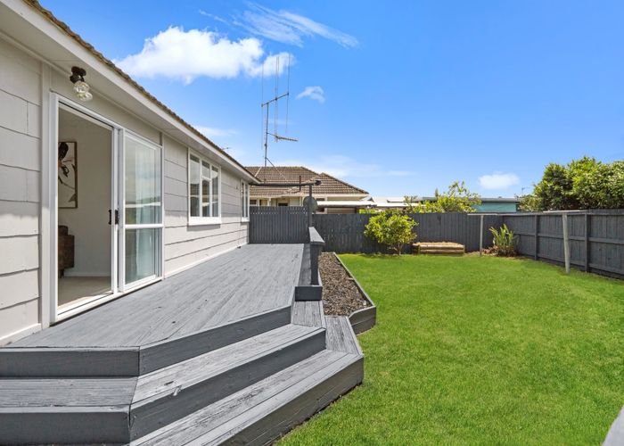  at 15 Odette Street, Bader, Hamilton