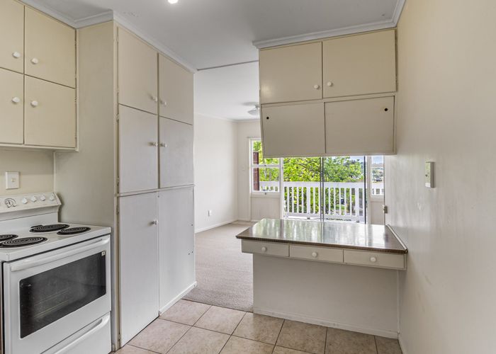  at 2/6 Hobday Place, Meadowbank, Auckland