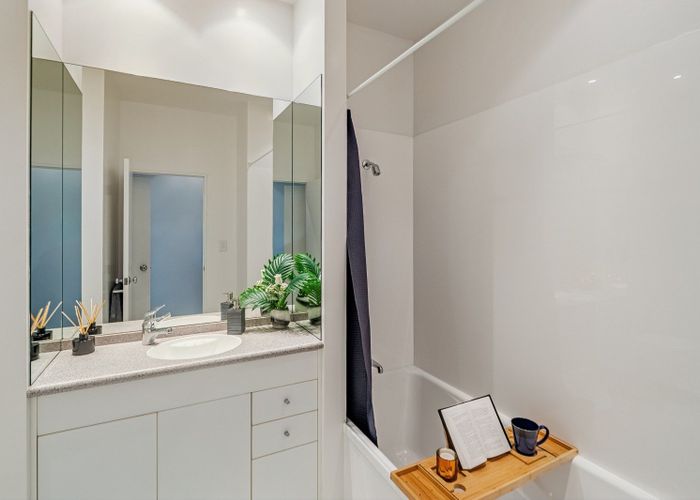  at 18 Korokoro Road, Korokoro, Lower Hutt, Wellington