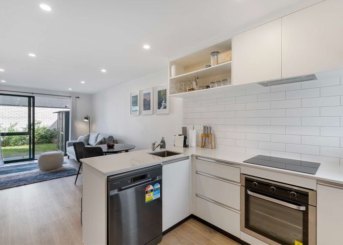  at 5/119 Bruce McLaren Road, Henderson, Waitakere City, Auckland