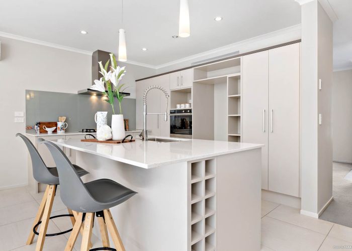  at 8 Riviera Drive, Flat Bush, Auckland