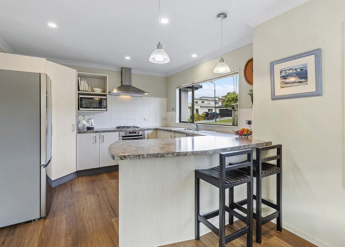 For sale 23 Te Puia Drive, Aotea, Porirua, Wellington homes.co.nz