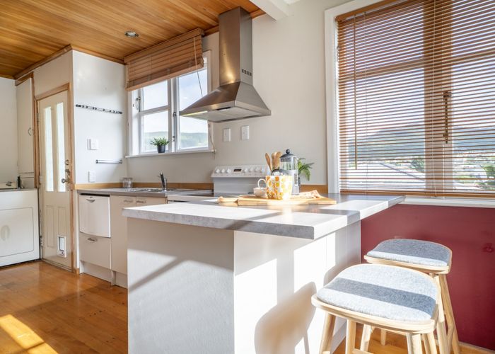  at 44 Taylor Terrace, Tawa, Wellington