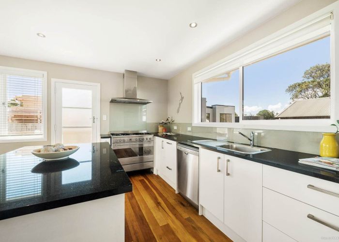  at 43 Sunnynook Road, Forrest Hill, Auckland