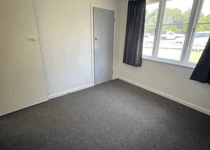  at 4 Novar Place, Point Chevalier, Auckland