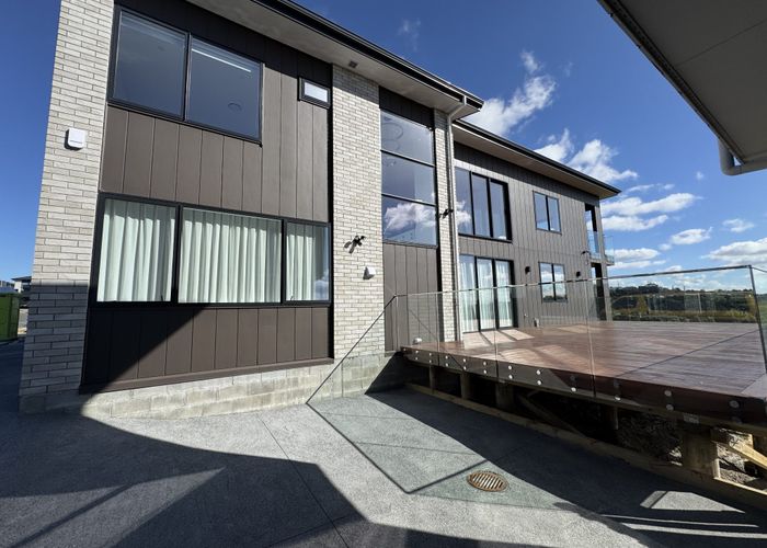  at 32 Ridgehill Rise, Flat Bush, Auckland