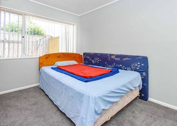  at 2/49A Landon Avenue, Mangere East, Manukau City, Auckland