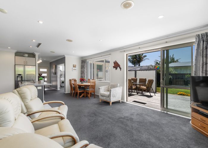  at 18 Oakwood Way, Papamoa Beach, Papamoa