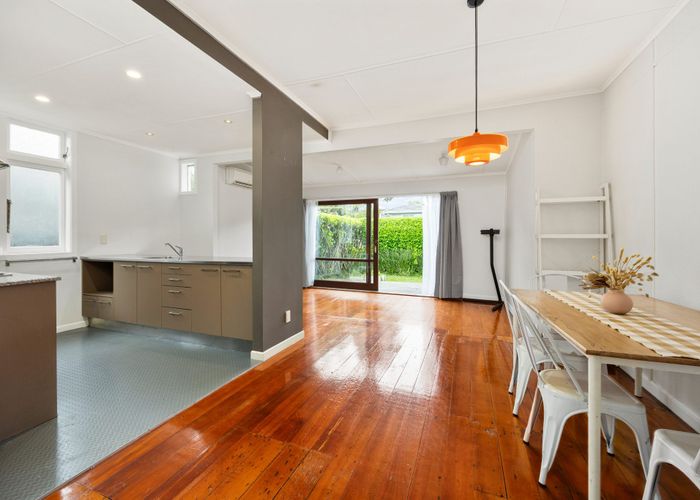  at 2/9 Essex Road, Mount Eden, Auckland City, Auckland