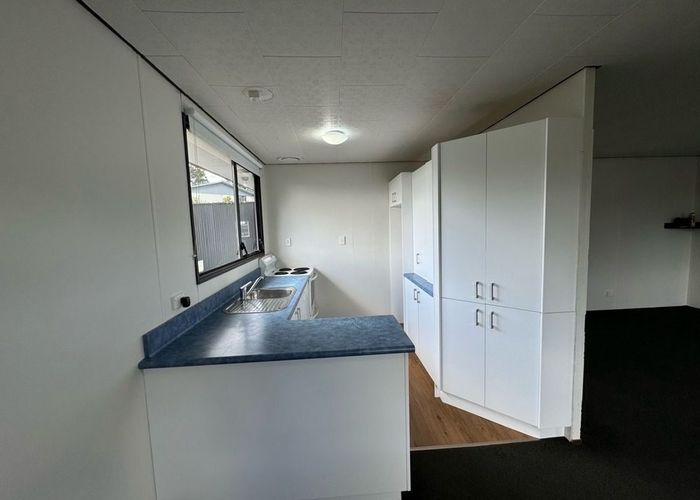  at 2/76 Parrs Cross Road, Henderson, Auckland