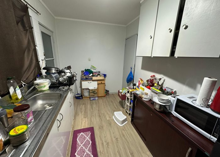  at 2/2 Paton Ave, Te Atatu South, Waitakere City, Auckland