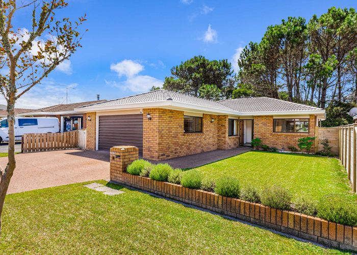  at 1/65 Granville Drive, Massey, Auckland