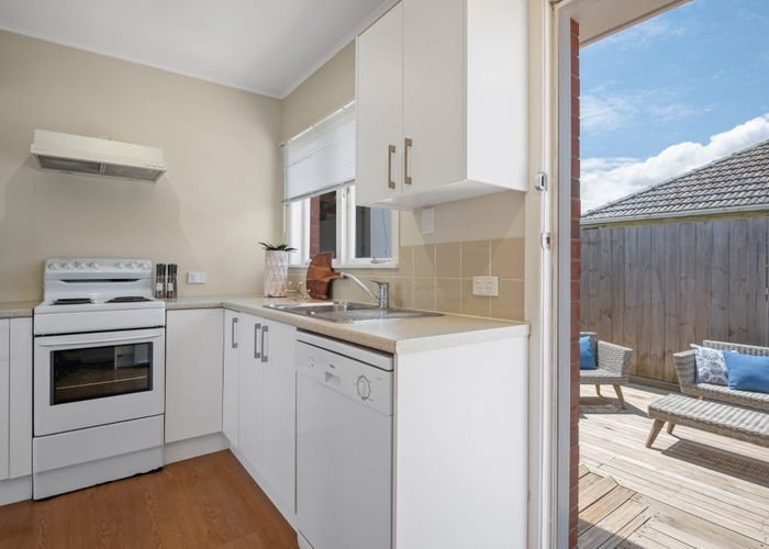  at 2/1 Kiekie Road, Mangere Bridge, Manukau City, Auckland