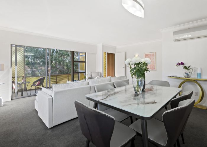 at 1/1 Bramley Drive, Farm Cove, Manukau City, Auckland