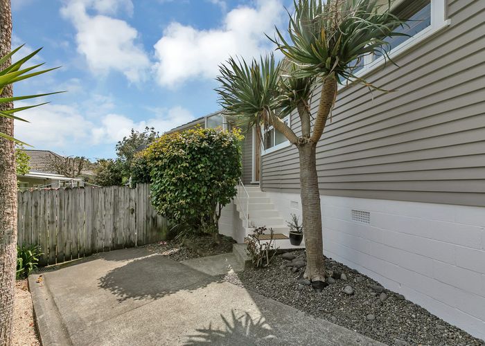  at 14 Winifred Avenue, Bayview, Auckland