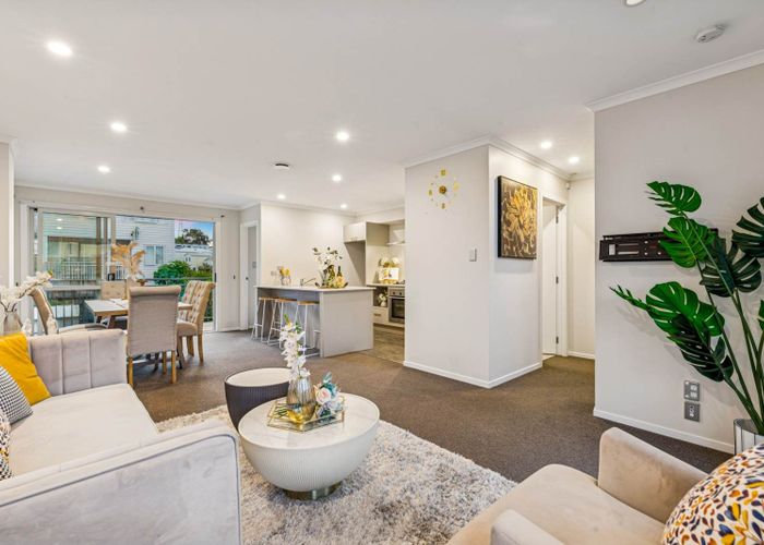  at 10 Panakenake Way, Flat Bush, Manukau City, Auckland