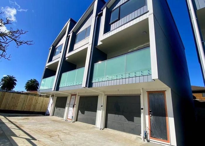  at 7/15 Thornton Road, Milford, North Shore City, Auckland