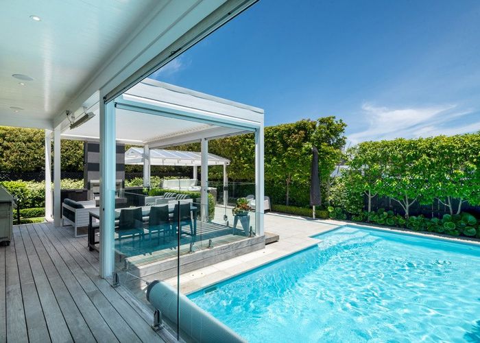  at 11 Bridge View Road, Birkenhead, Auckland