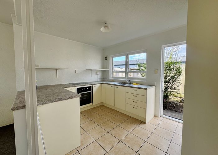  at 2/27 Berwyn Avenue, Takanini, Papakura, Auckland