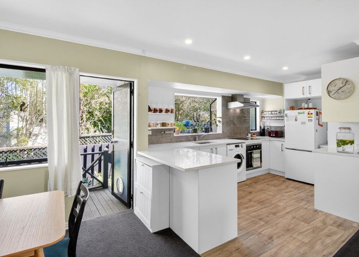  at 2/43 Sabulite Road, Kelston, Waitakere City, Auckland