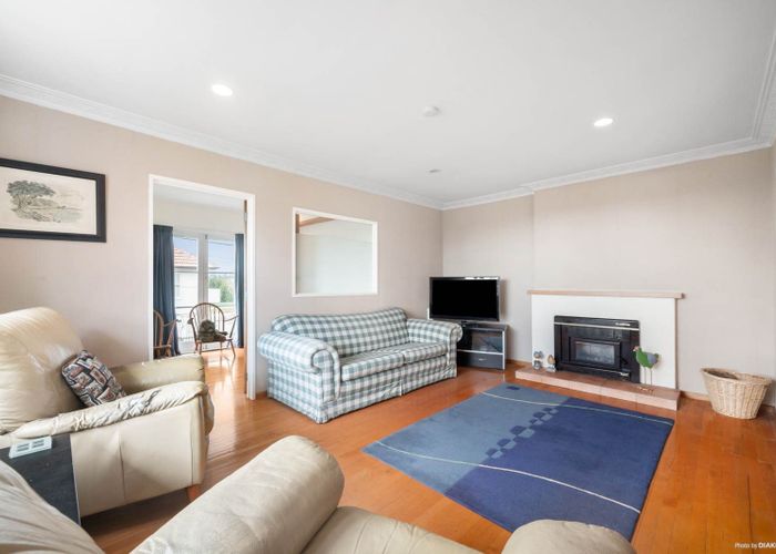  at 179 Chivalry Road, Glenfield, Auckland