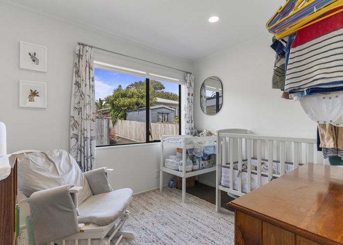  at 2/15 Tiri Tiri Road, Birkdale, Auckland