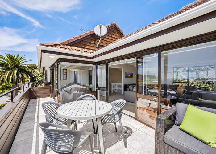  at 2/11 Hauraki Road, Hauraki, North Shore City, Auckland