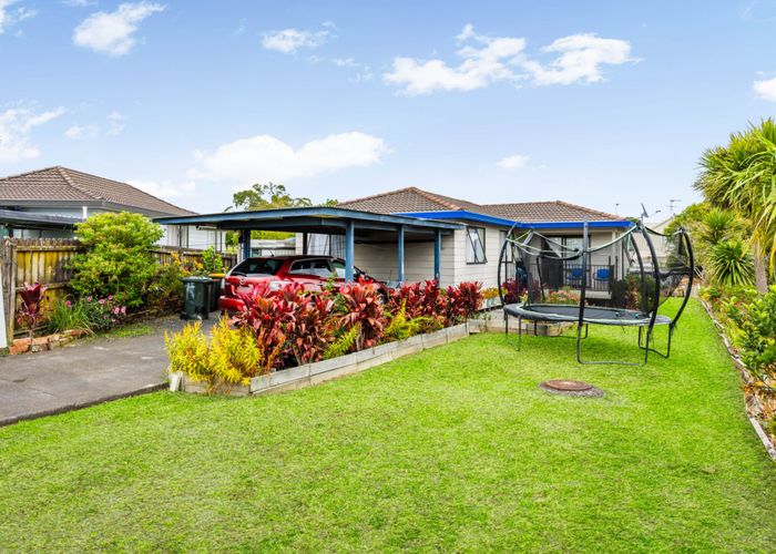  at 2/22 Norrie Smith Avenue, Flat Bush, Manukau City, Auckland