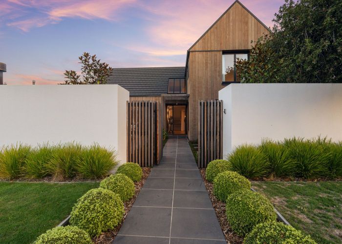  at 2 Wairarapa Terrace, Fendalton, Christchurch City, Canterbury