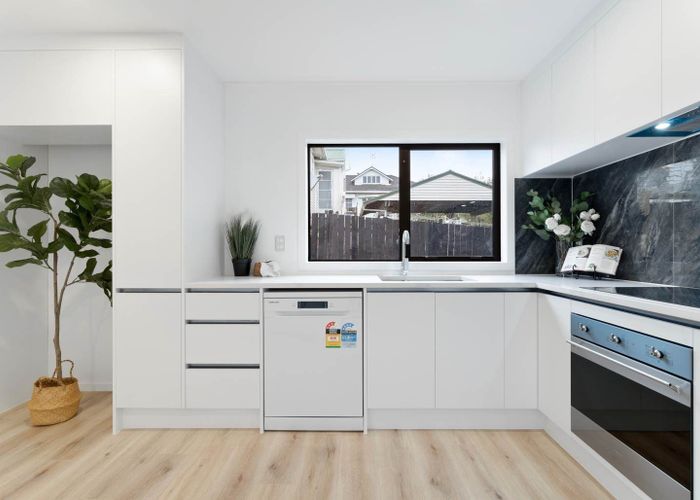 at 2/612 Beach Road, Browns Bay, North Shore City, Auckland