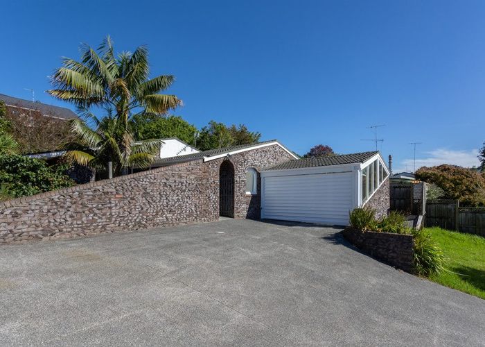  at 36 Stapleford Cres, Browns Bay, North Shore City, Auckland