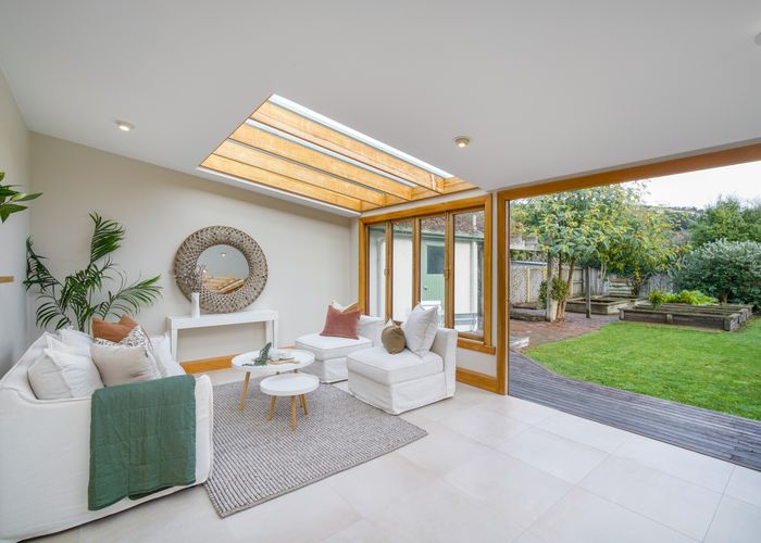  at 4 Cliff Street, Moncks Bay, Christchurch