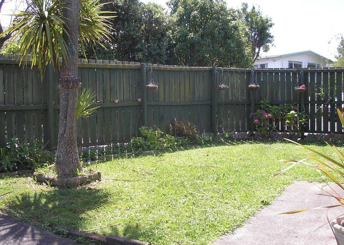  at 2/85 Meadway, Sunnyhills, Manukau City, Auckland