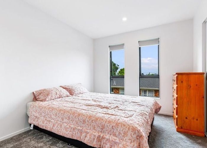  at 17 Red Arches Road, Henderson, Waitakere City, Auckland