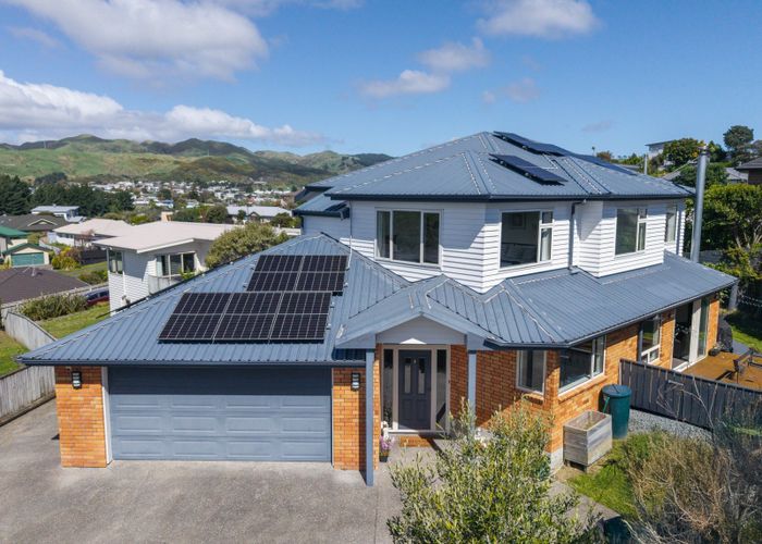  at 8 Kaweka Close, Aotea, Porirua, Wellington