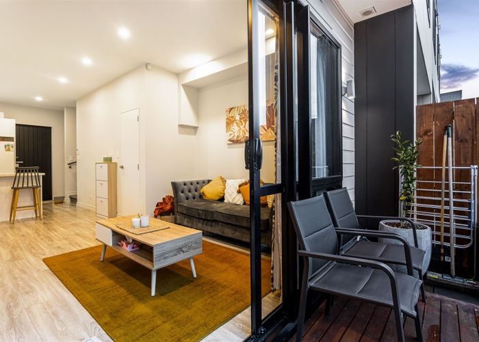  at 4/6 Hepburn Road, Glendene, Auckland