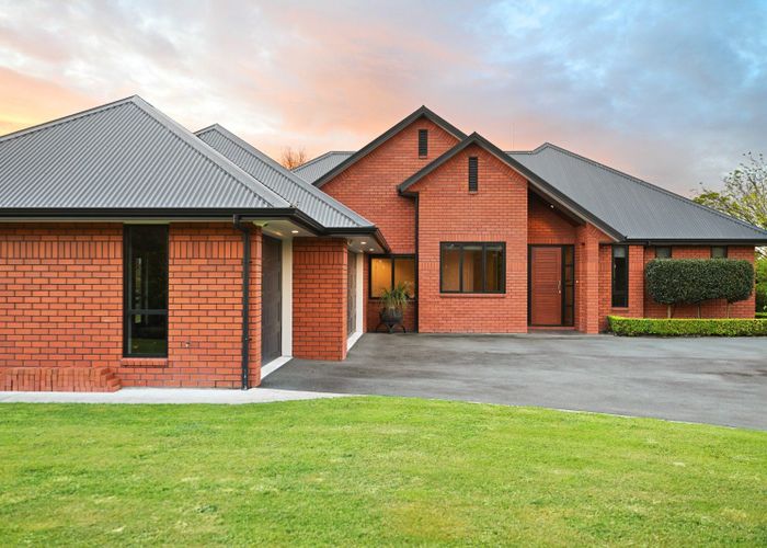  at 10 East Ridge Grove, Newstead, Hamilton