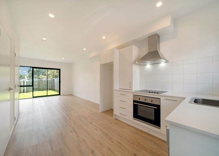  at 11 Eileen Newey Place, Henderson, Waitakere City, Auckland