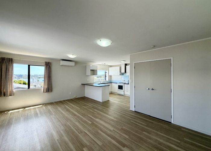  at 1/24 Barbados Drive, Unsworth Heights, North Shore City, Auckland