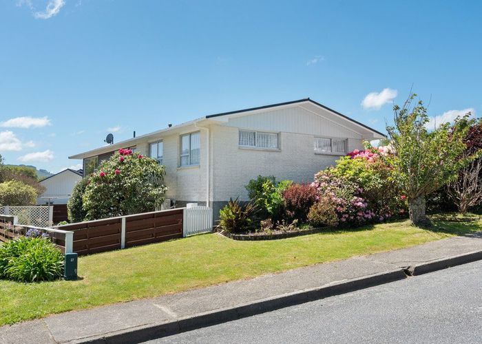  at 1 Dunrobin Grove, Silverstream, Upper Hutt, Wellington
