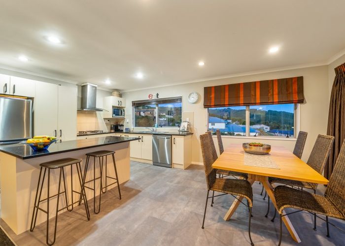  at 7 Swain Grove, Riverstone Terraces, Upper Hutt