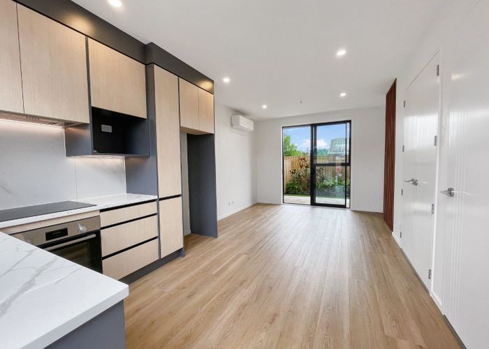  at 27e Dawnhaven Drive, Te Atatu Peninsula, Waitakere City, Auckland